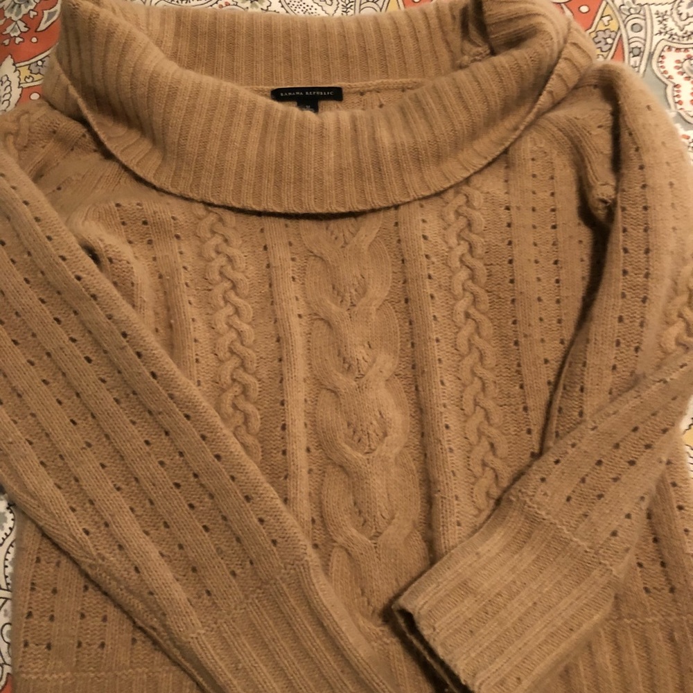 Banana Republic camel colored sweater, size medium
